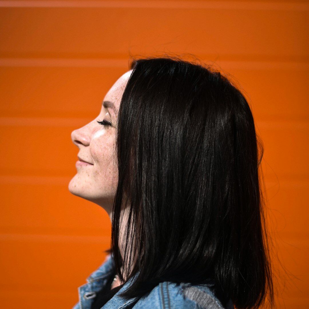 Professional woman digital journalism lead with a bright smile